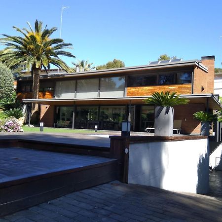 Villa Del Bosque Castelldefels Bagian luar foto