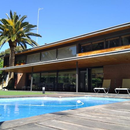 Villa Del Bosque Castelldefels Bagian luar foto