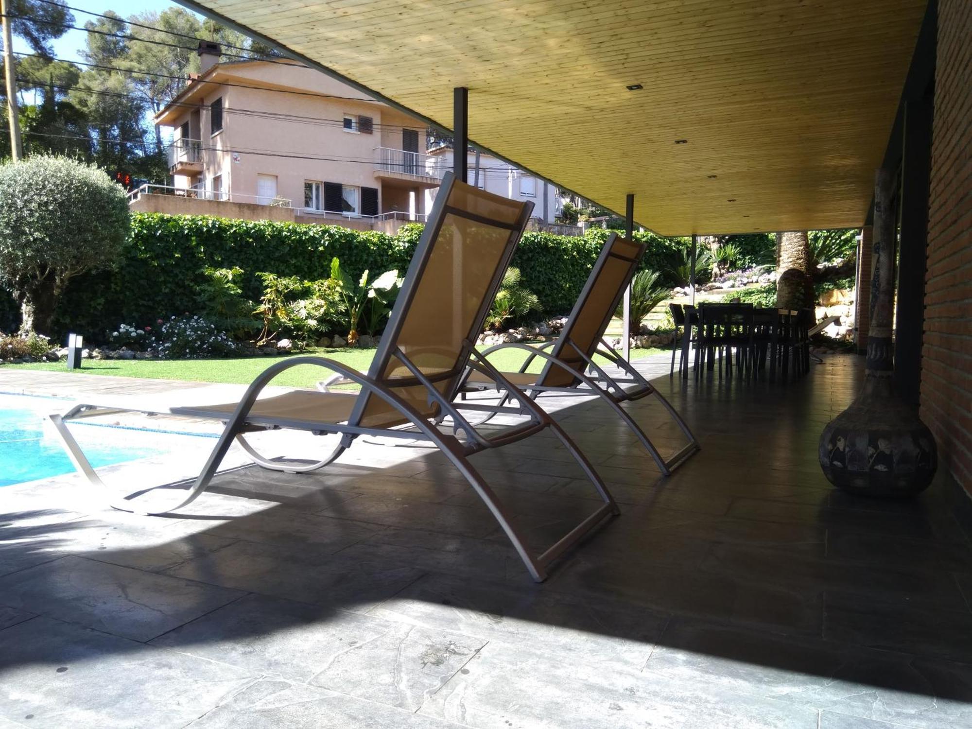 Villa Del Bosque Castelldefels Bagian luar foto