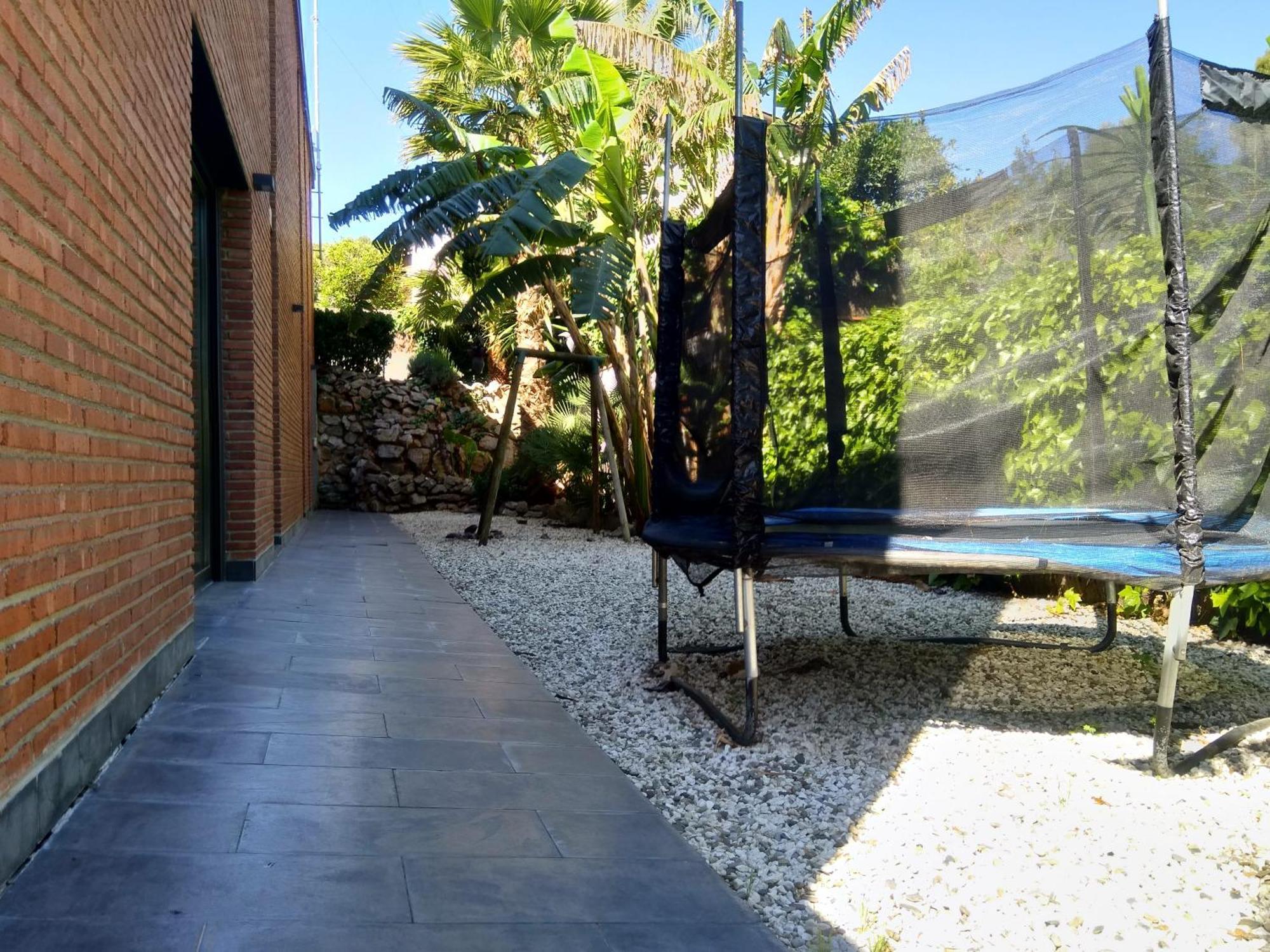 Villa Del Bosque Castelldefels Bagian luar foto