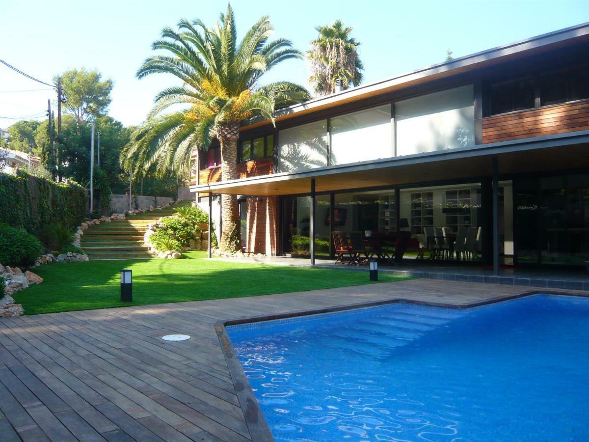 Villa Del Bosque Castelldefels Bagian luar foto