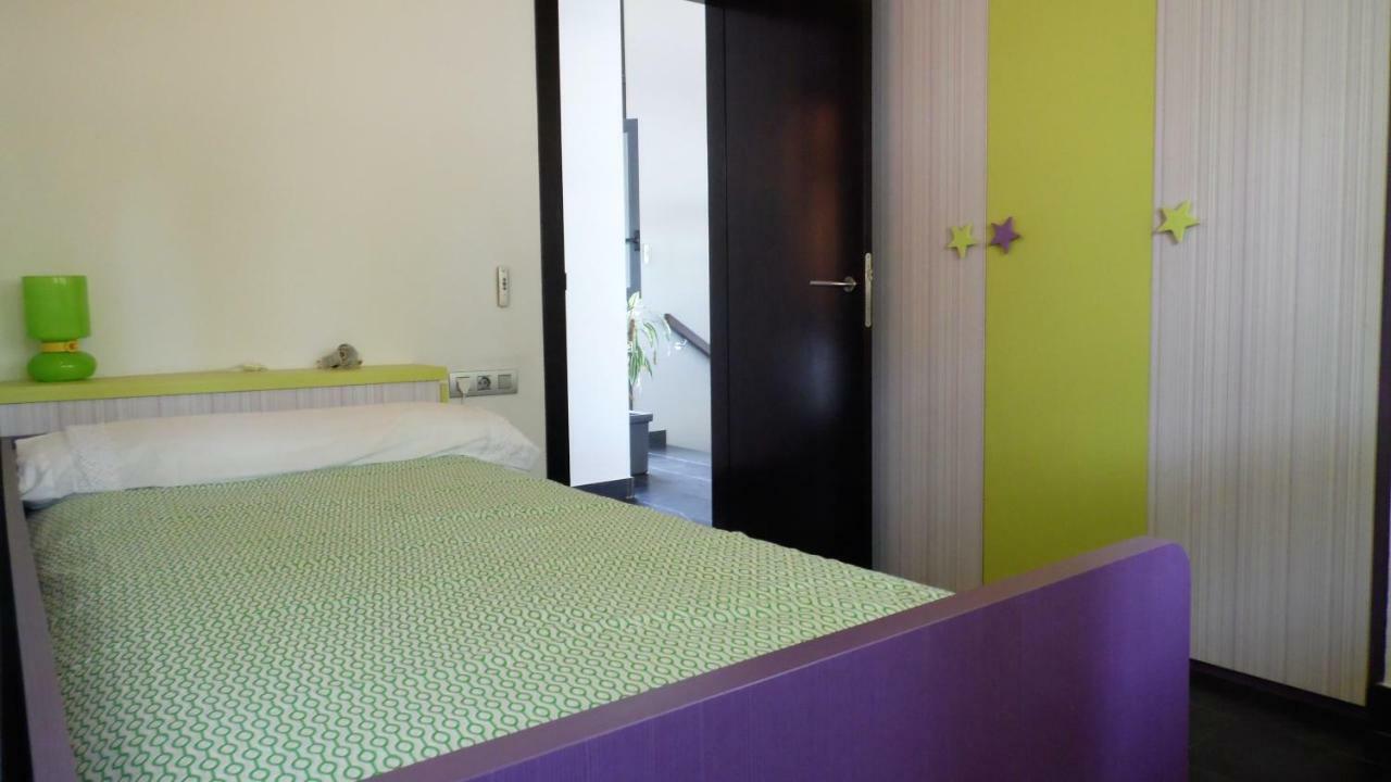 Villa Del Bosque Castelldefels Bagian luar foto
