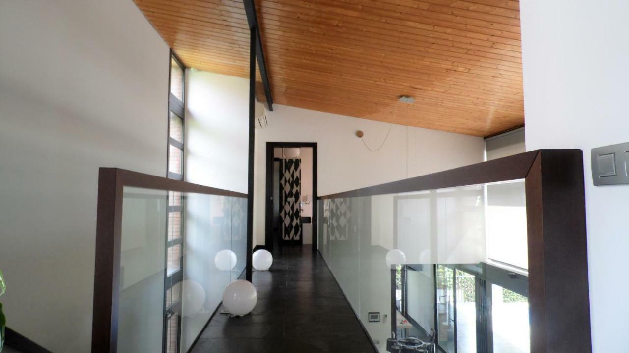 Villa Del Bosque Castelldefels Bagian luar foto