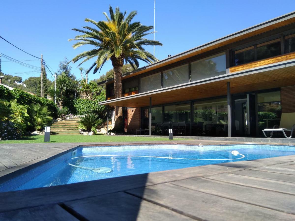 Villa Del Bosque Castelldefels Bagian luar foto