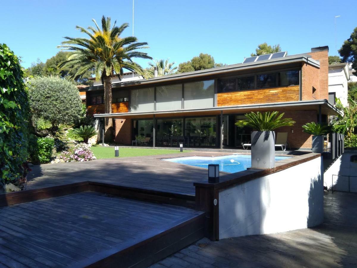 Villa Del Bosque Castelldefels Bagian luar foto